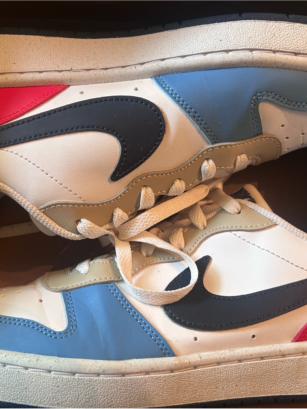Nike court borough Low youth 6.5